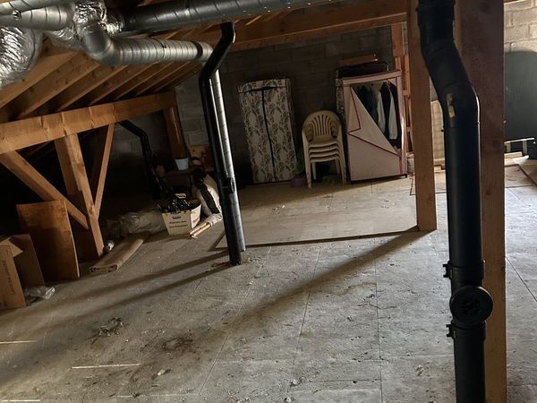 Geräumter und sauberer Estrich nach der Räumung