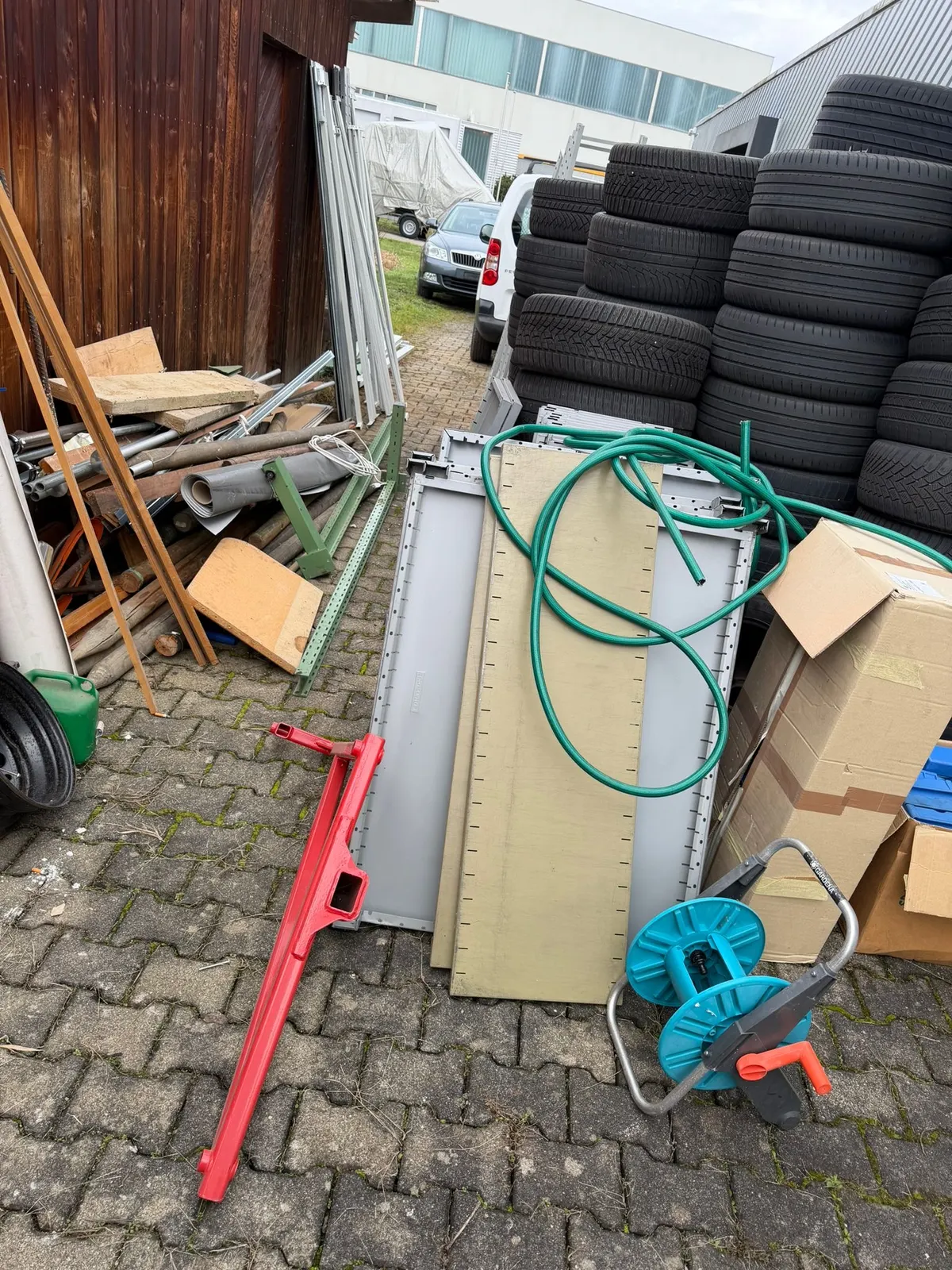 Débarras de concessionnaire automobile, matériel d'atelier évacué à Estavayer-le-Lac
