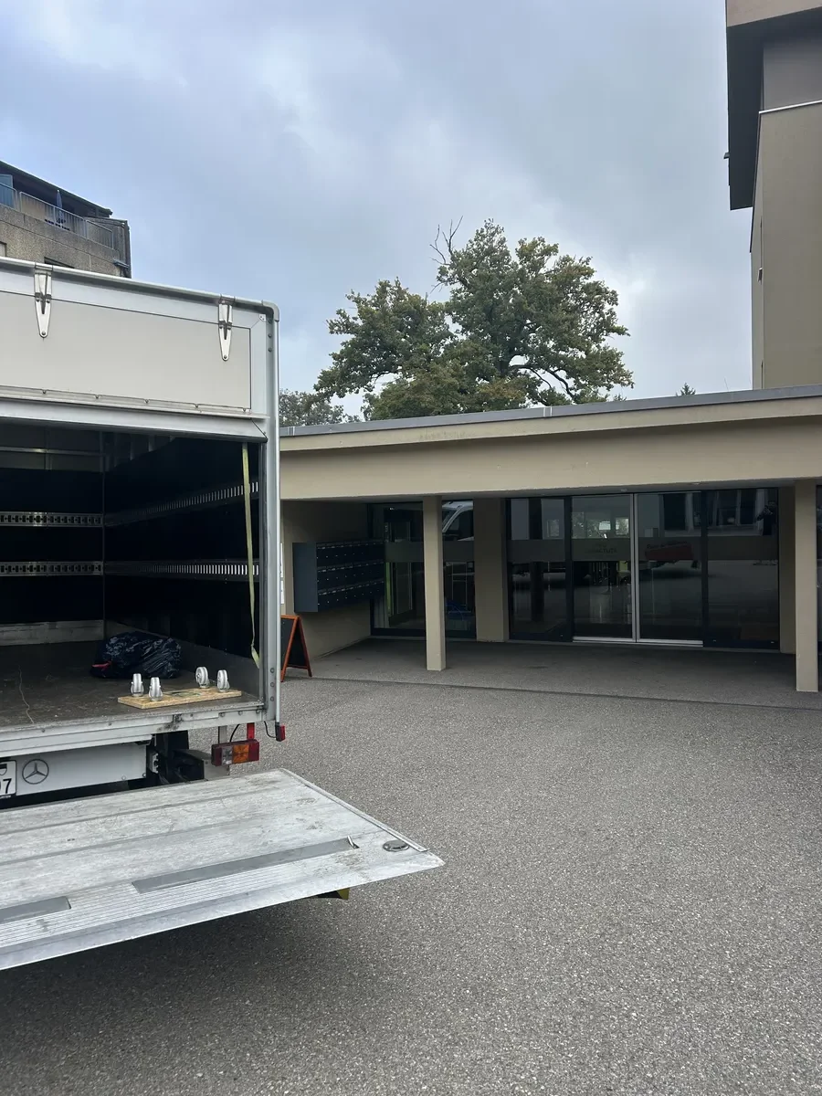 Meubles livrés à domicile, prêts à être montés - Livraison de meubles à Fribourg